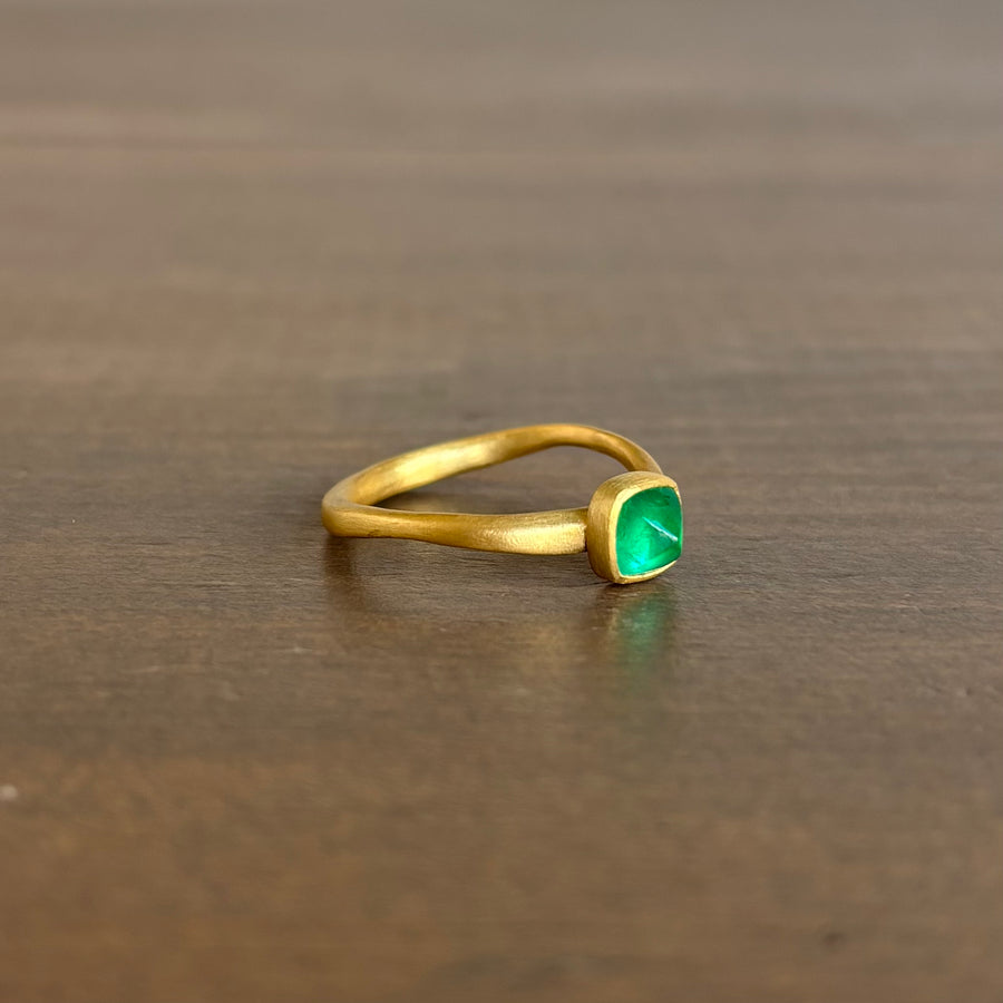 Colombian Emerald Sugarloaf Wave Ring