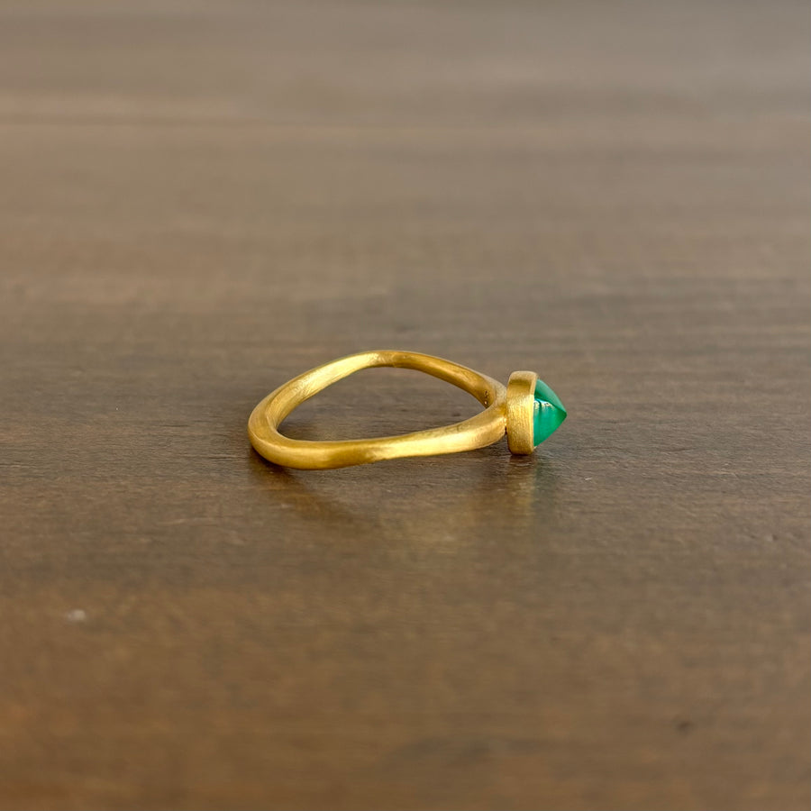 Colombian Emerald Sugarloaf Wave Ring