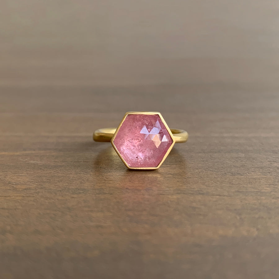 Hexy Peachy-Pink Umba Sapphire Ring