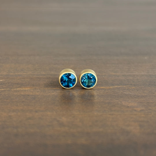 18k Gold & Brilliant Round London Blue Topaz Stud Earrings