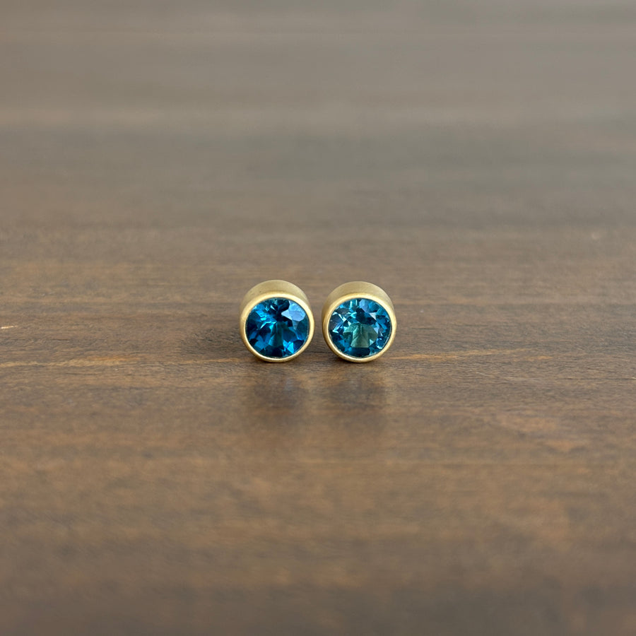 18k Gold & Brilliant Round London Blue Topaz Stud Earrings