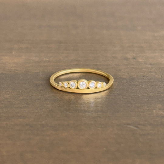 18k Gold Side Swell Diamond Band front view