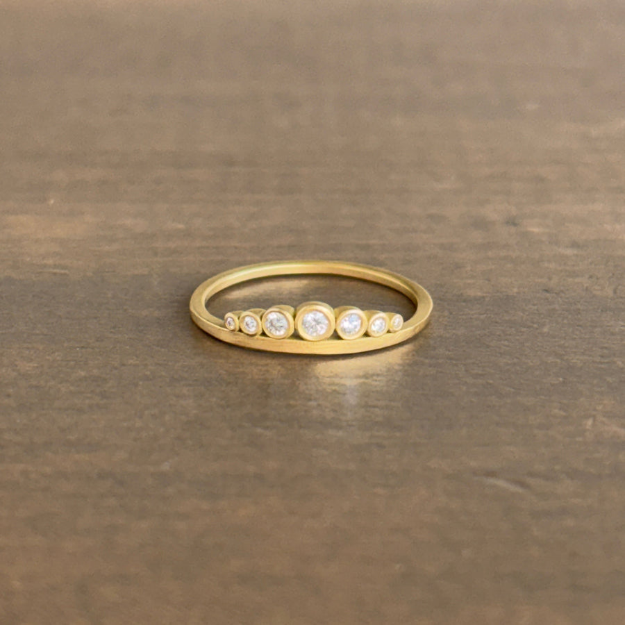 18k Gold Side Swell Diamond Band front view