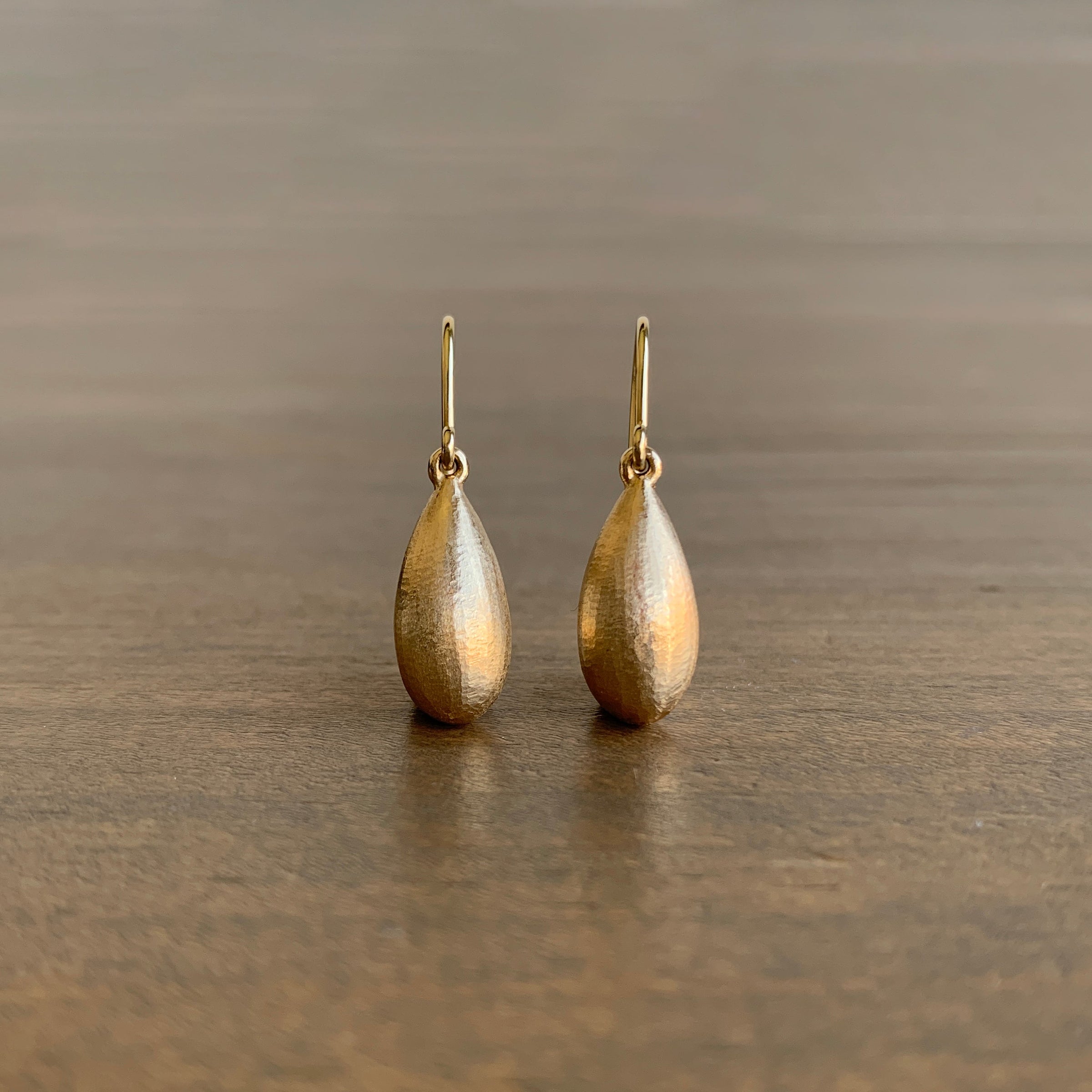 Nicole Landaw Jewelry Gold Hewn Teardrop Dangle Earrings – Meeka