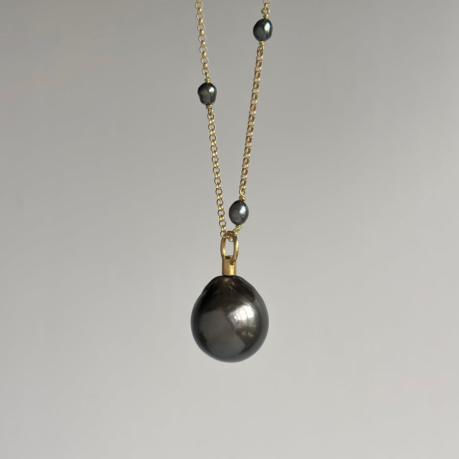 Black Tahitian Pearl Pendant on Keshi Victorian Chain