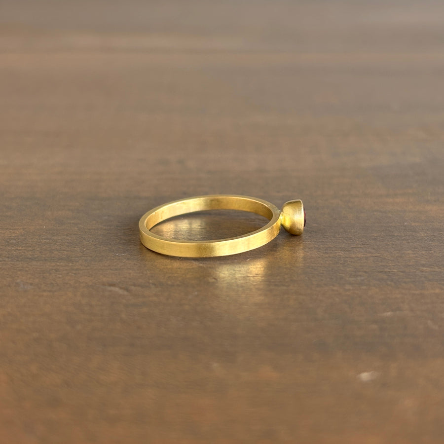 Round Pink Winza Sapphire Stacking Ring in 18k Gold