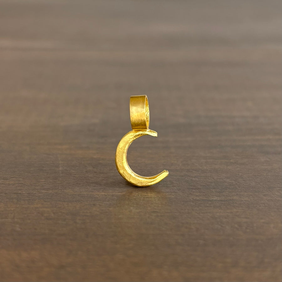 22k Crescent Moon Pendant
