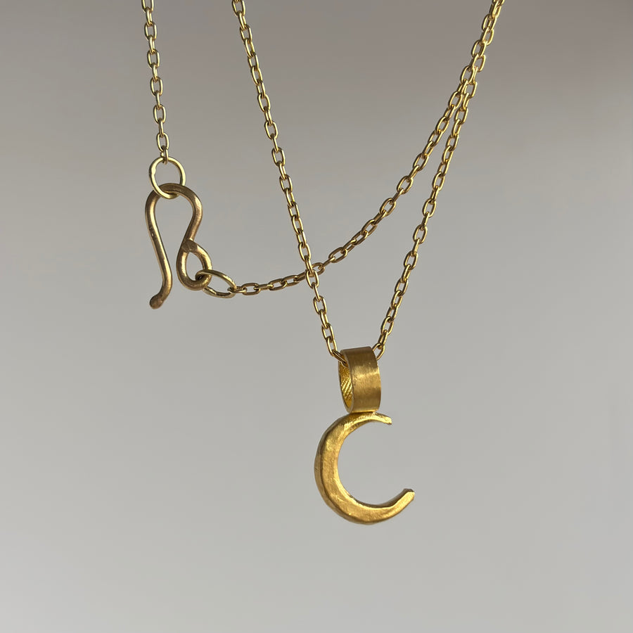 22k Crescent Moon Pendant
