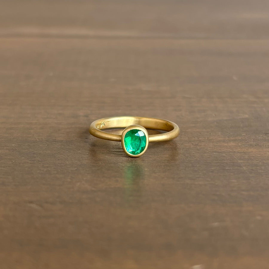 Petite Colombian Emerald Sequin Pebble Ring