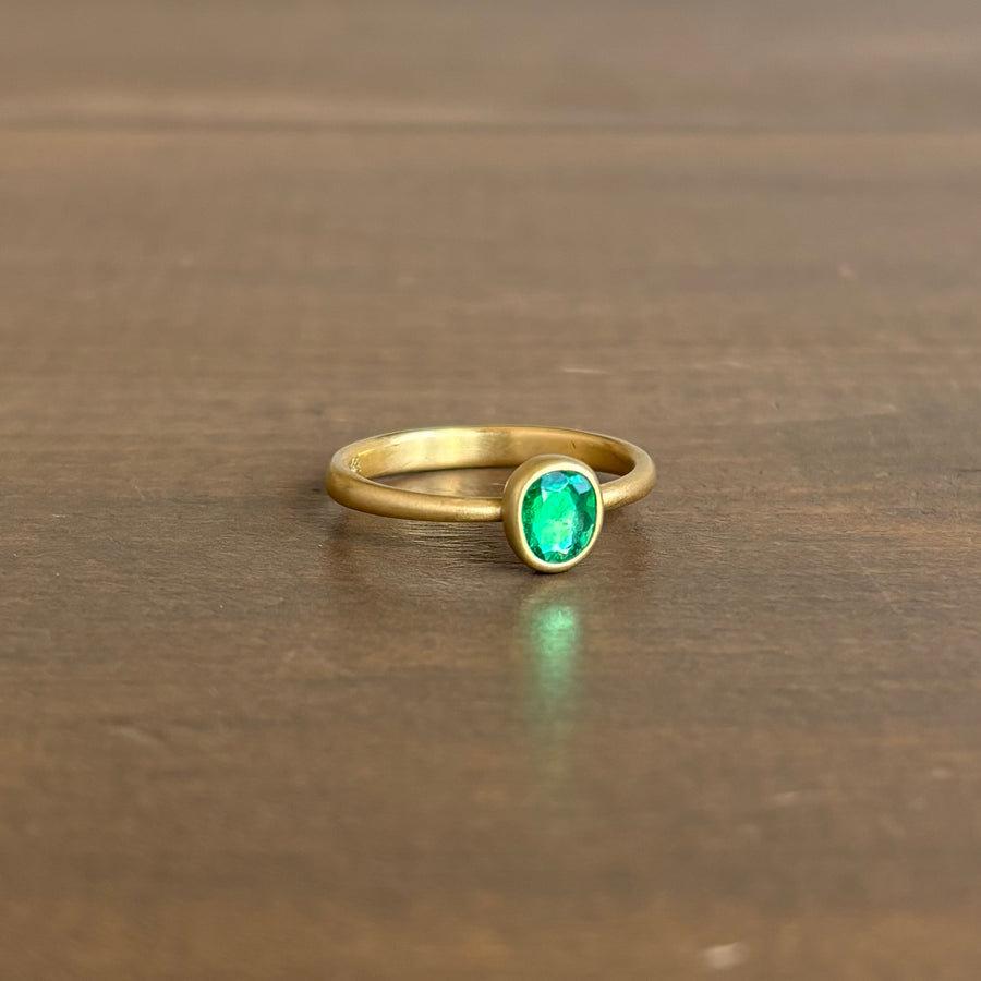 Petite Colombian Emerald Sequin Pebble Ring