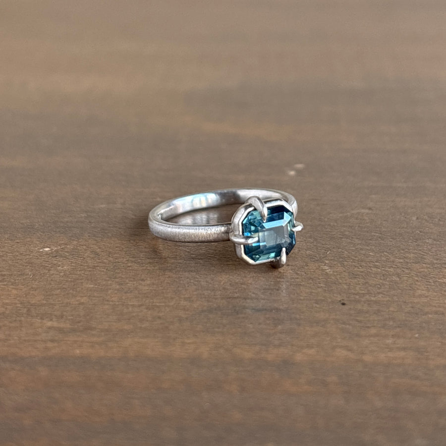 Zanahary Blue Sapphire Vanity Ring