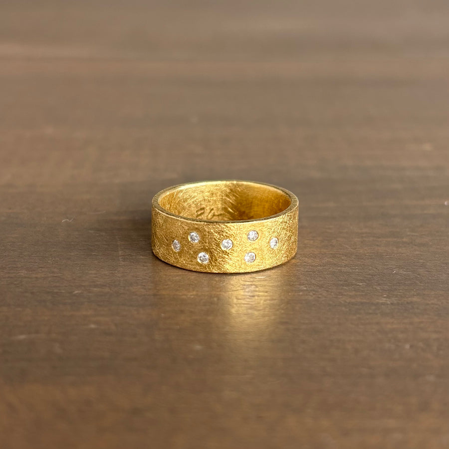 Hammer Set Scattered Diamond Band