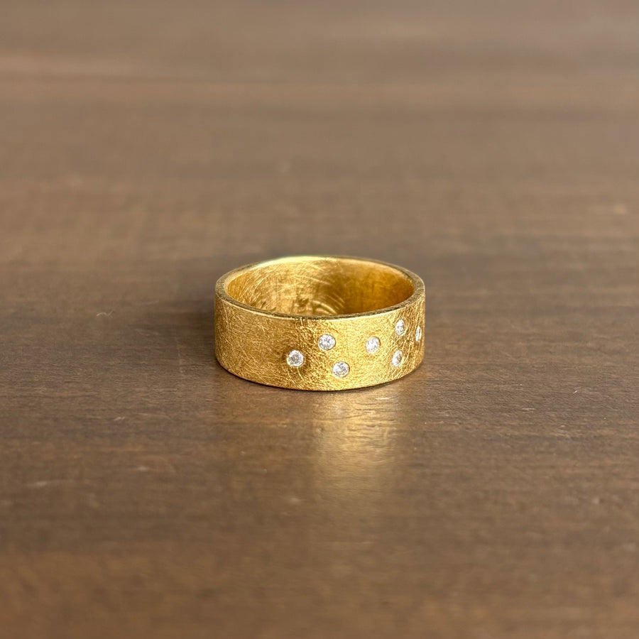 Hammer Set Scattered Diamond Band