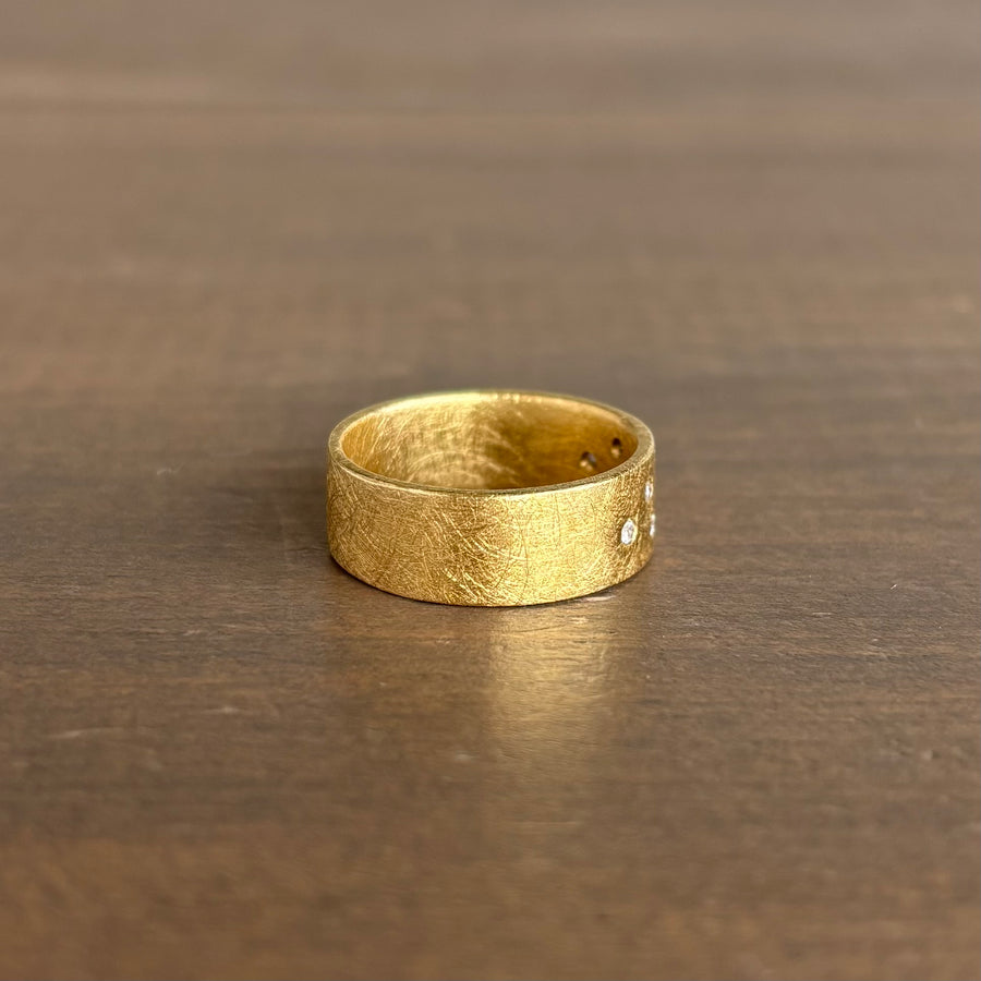 Hammer Set Scattered Diamond Band