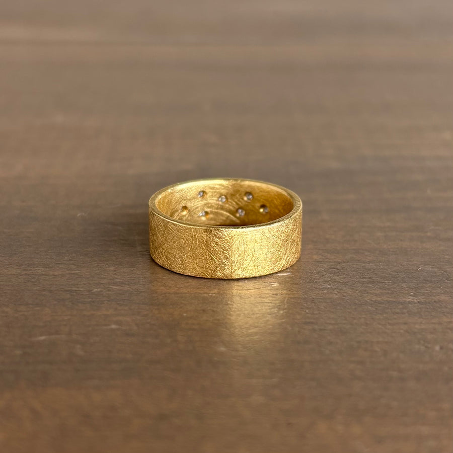 Hammer Set Scattered Diamond Band