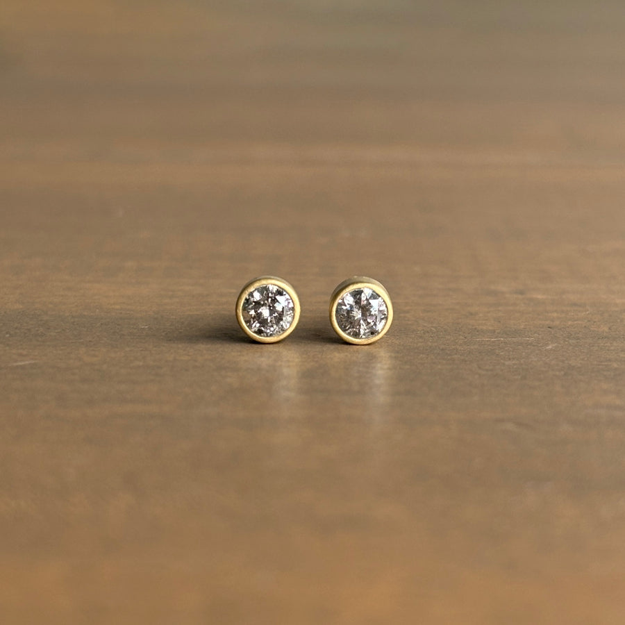 Round Brilliant Diamond Stud Earrings