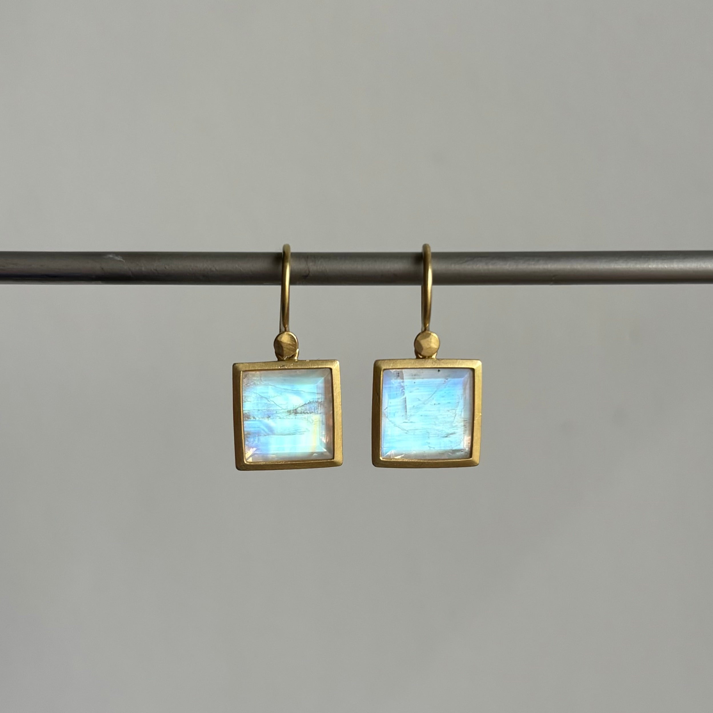 ☆ENGBROX☆ silver925 milky moonstone earring EBEA25010SV □ENGBROX□ silver925 milky moonstone earring EBEA25010SV