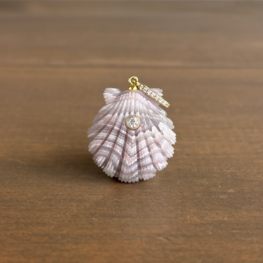 Meeka_Sophie_Gardner_18k_gold_agate_shell_pendant1 Shell-shaped jewelry on a wooden surface