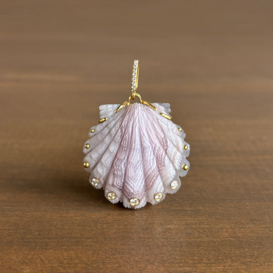 Sophie_Gardner_agate_18k_gold_shell_pendant with diamonds 