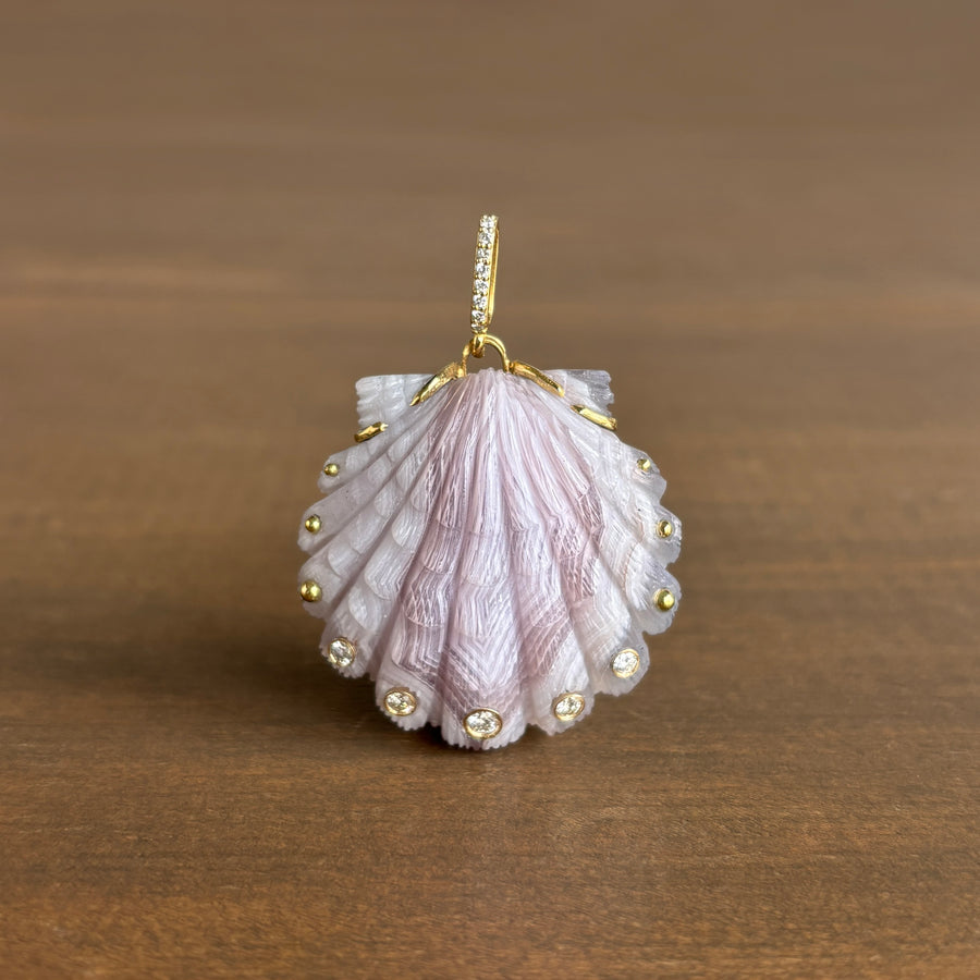 Sophie_Gardner_agate_18k_gold_shell_pendant with diamonds
