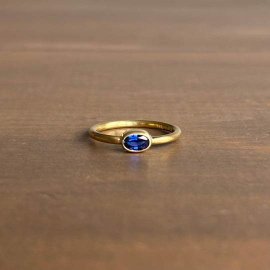 Mimi Favre Blue Sapphire Wire Ring front view