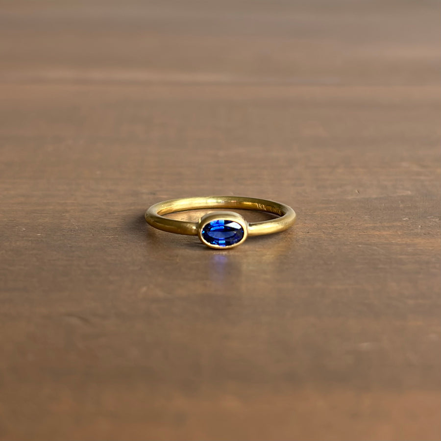 Mimi Favre Blue Sapphire Wire Ring front view