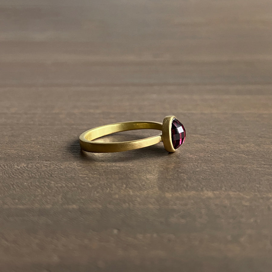 Natural Round Checkered Amaranth Umba Sapphire Ring