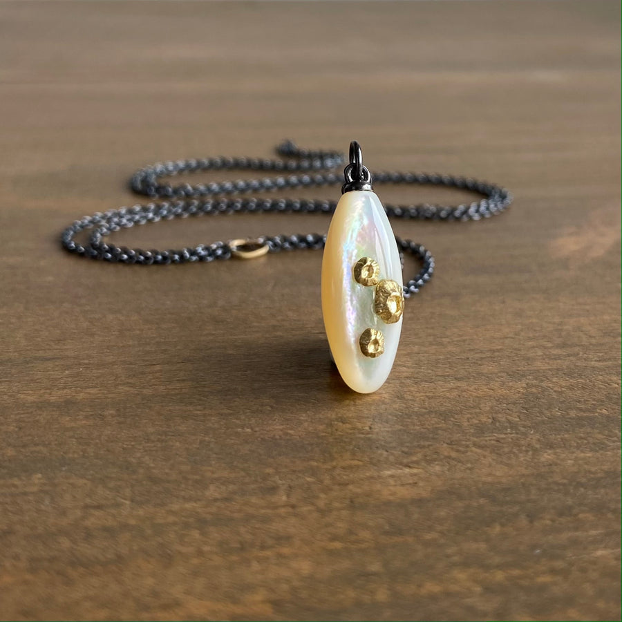 Medium Mother of Pearl Necklace with Barnacles