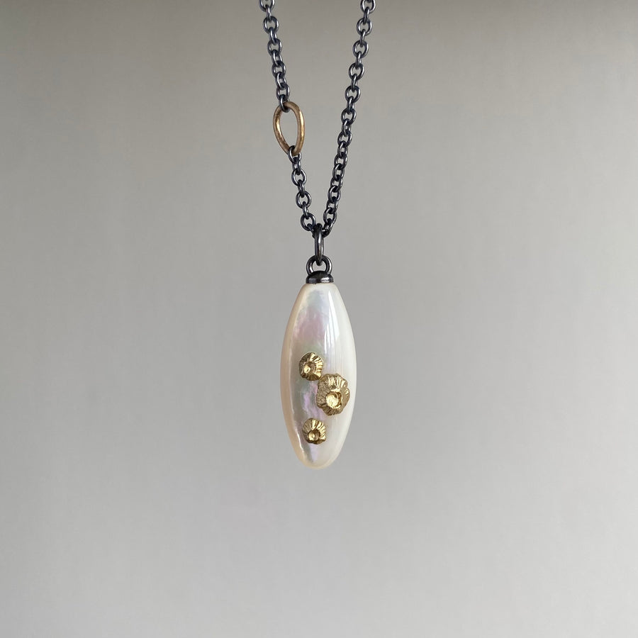 Medium Mother of Pearl Necklace with Barnacles